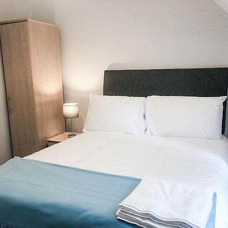 Old Court Holiday Homes Terryglass - Sleeps 6 By Trident Holiday Homes Eksteriør billede