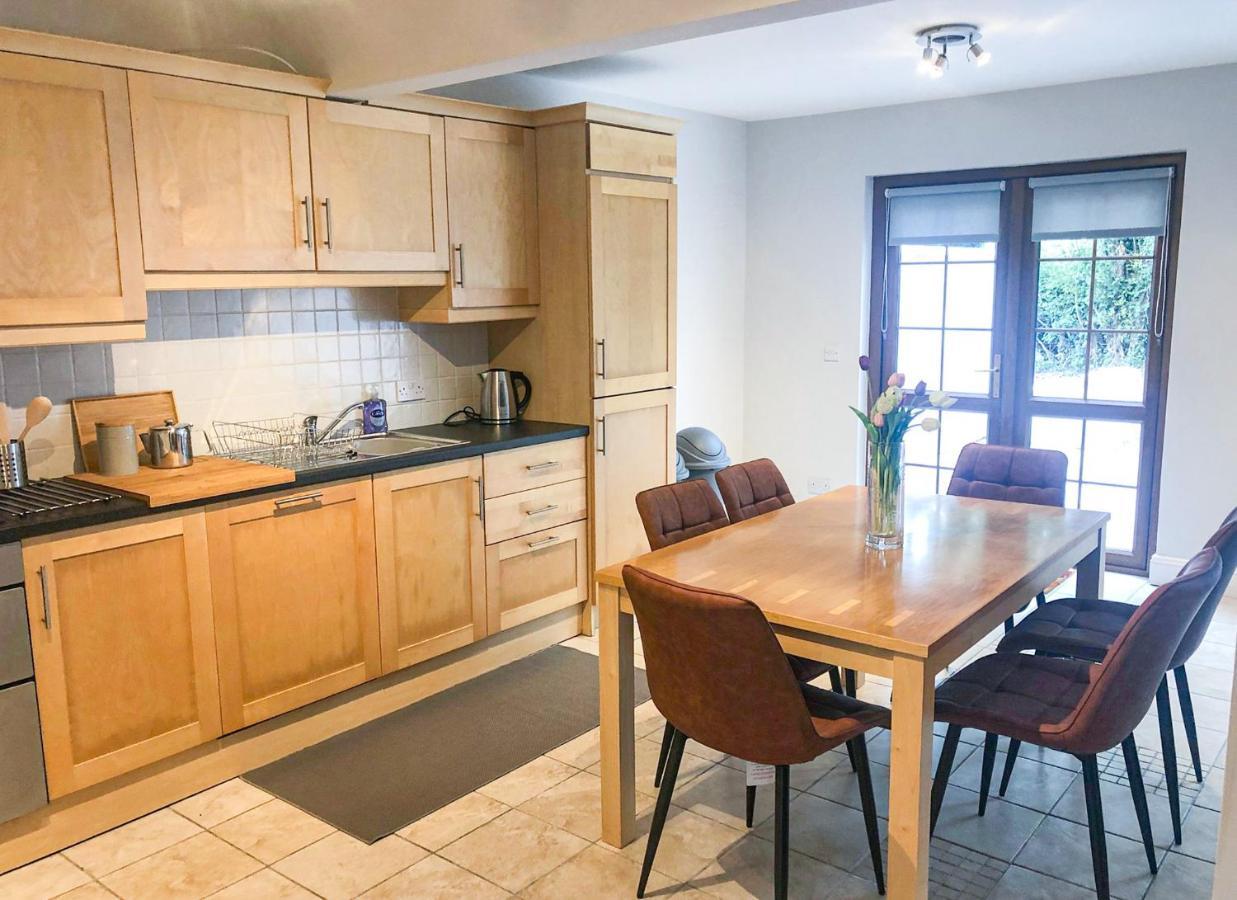 Old Court Holiday Homes Terryglass - Sleeps 6 By Trident Holiday Homes Eksteriør billede